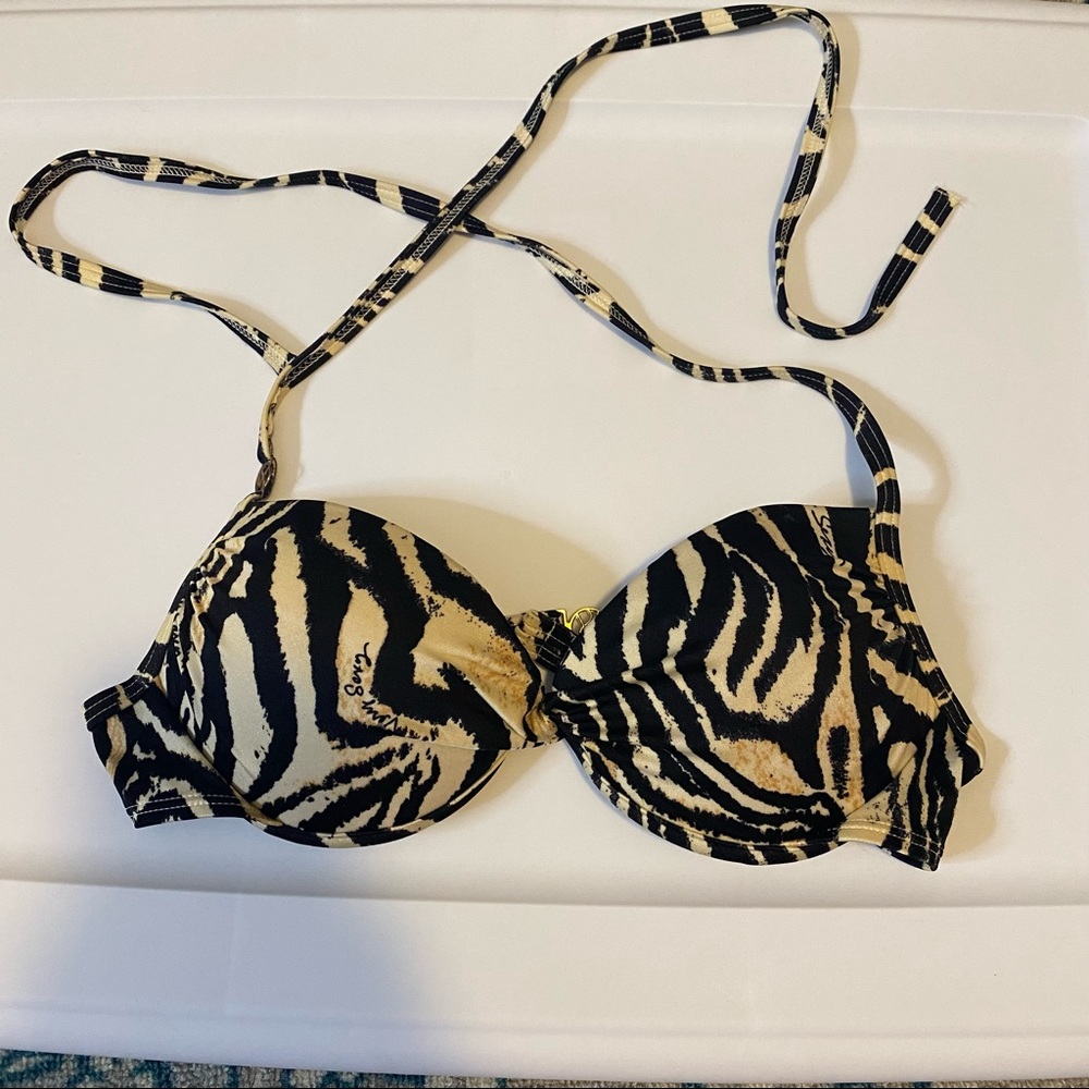 Victoria’s Secret bombshell bikini top
